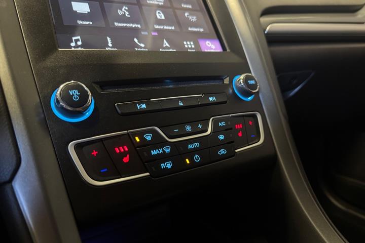 Hvid Ford Mondeo fra 2018