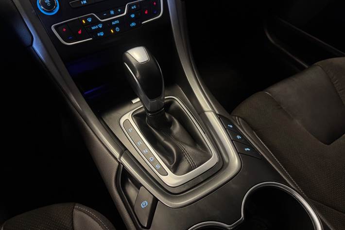Hvid Ford Mondeo fra 2018