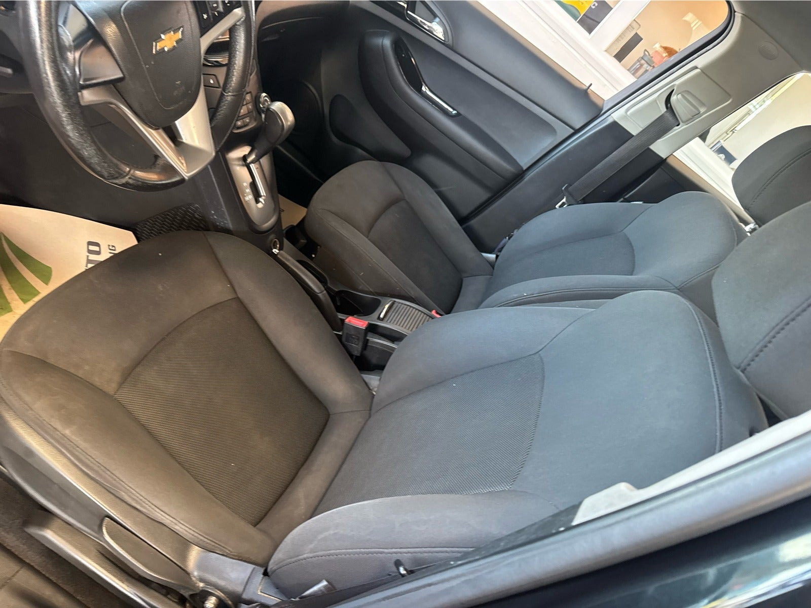 Sort Chevrolet Orlando fra 2012 set indefra