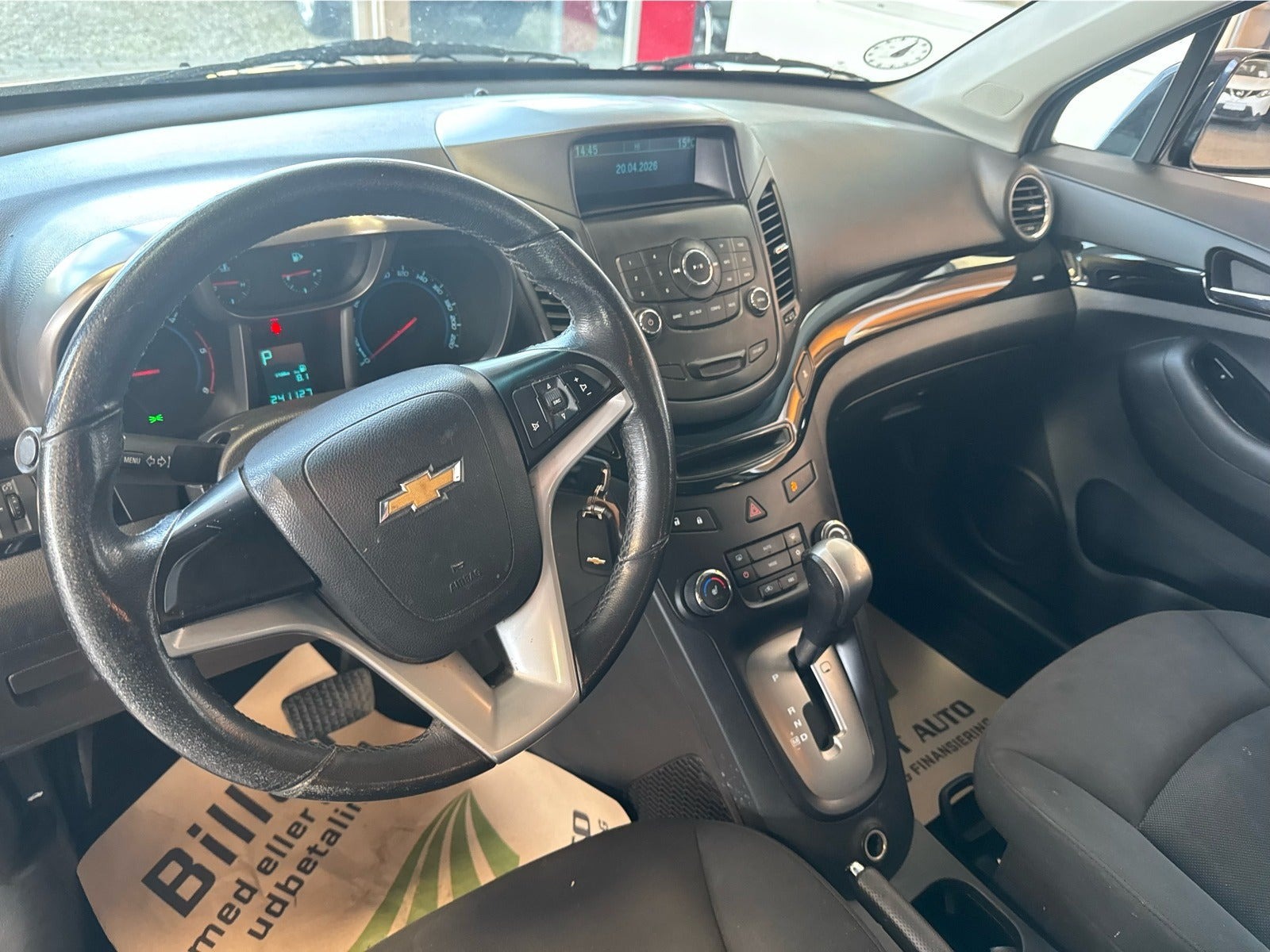 Sort Chevrolet Orlando fra 2012 set indefra