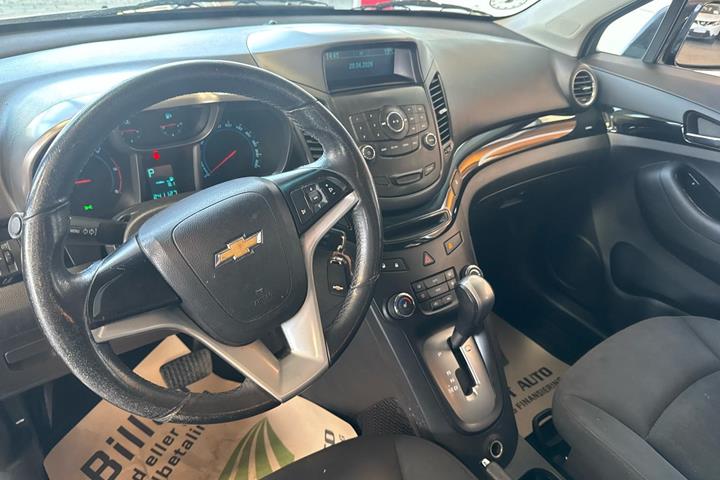 Sort Chevrolet Orlando fra 2012 set indefra