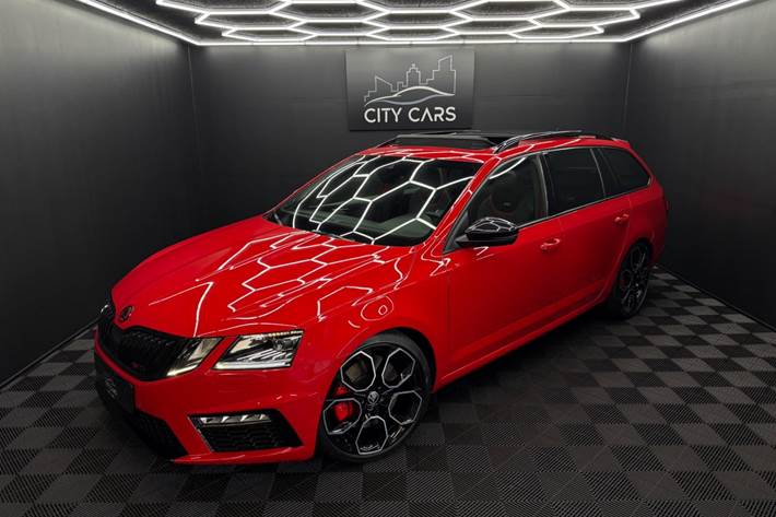 Rød Skoda Octavia fra 2018