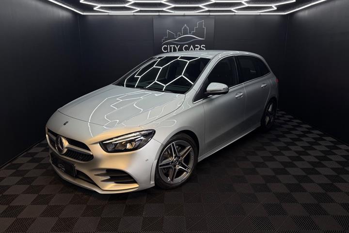 Sølv Mercedes B220 d fra 2019 set udefra