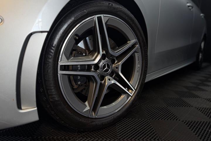 Sølv Mercedes B220 d fra 2019 set udefra