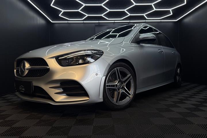 Sølv Mercedes B220 d fra 2019 set udefra