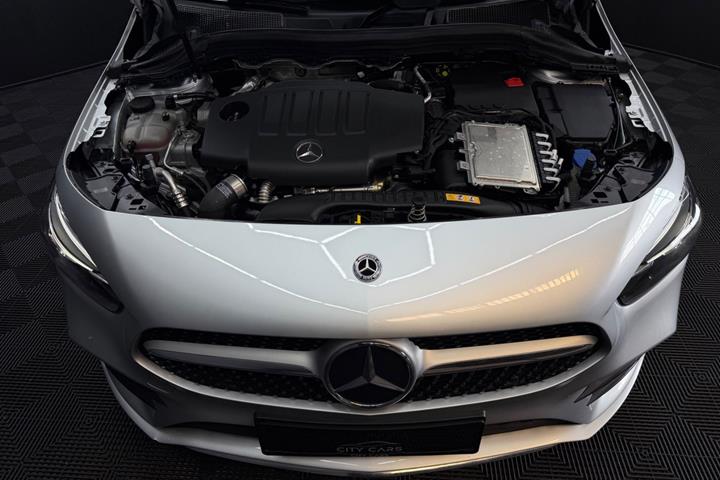 Sølv Mercedes B220 d fra 2019 set udefra