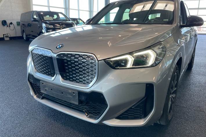 Grå BMW iX1 fra 2024