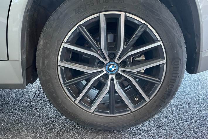 Grå BMW iX1 fra 2024