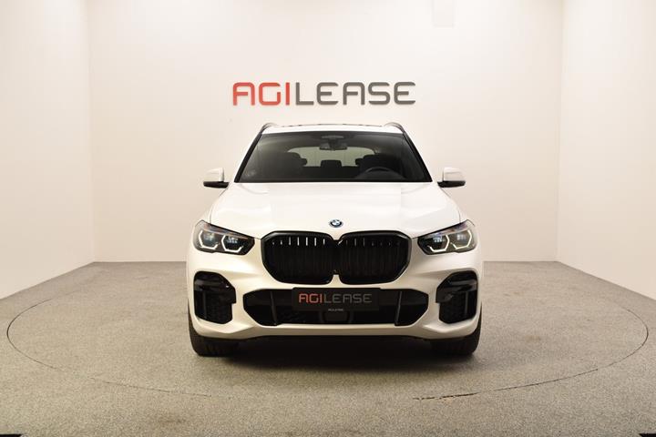 Hvid BMW X5 fra 2023