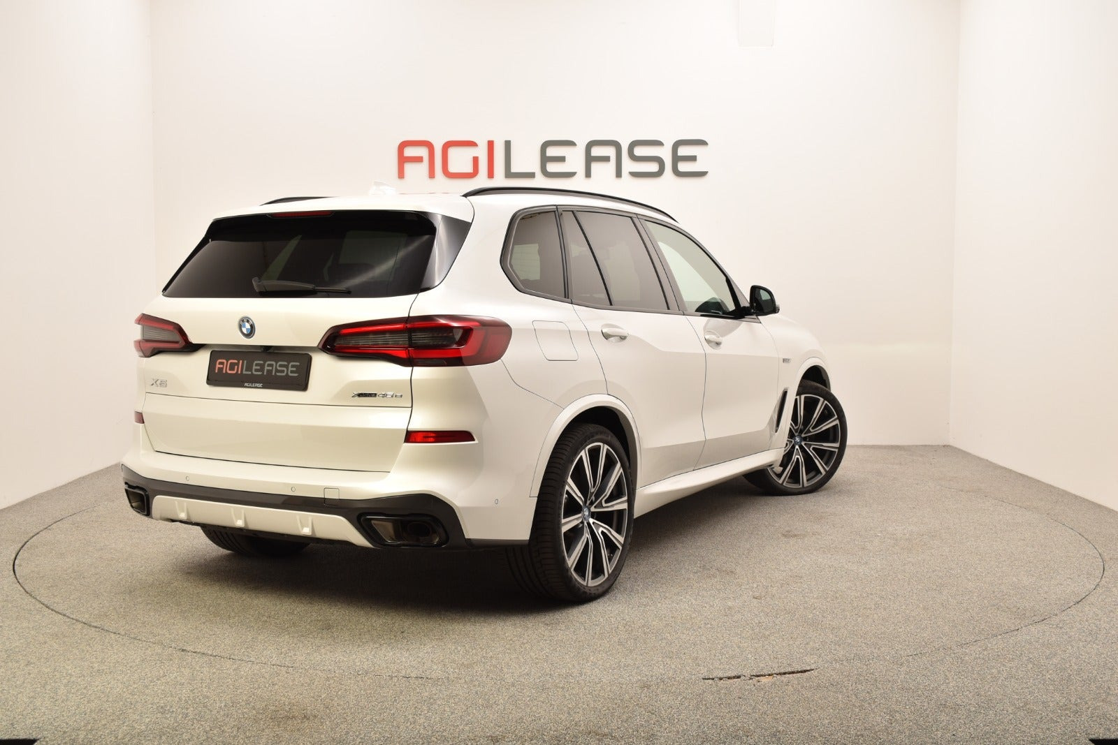Hvid BMW X5 fra 2023