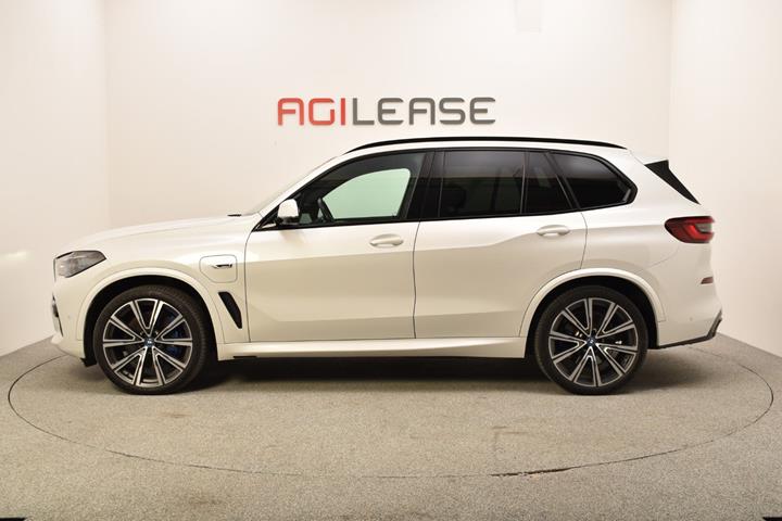 Hvid BMW X5 fra 2023