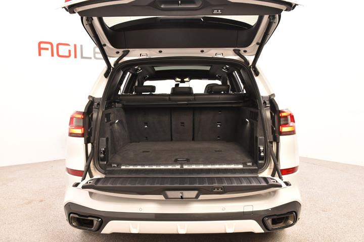 Hvid BMW X5 fra 2023