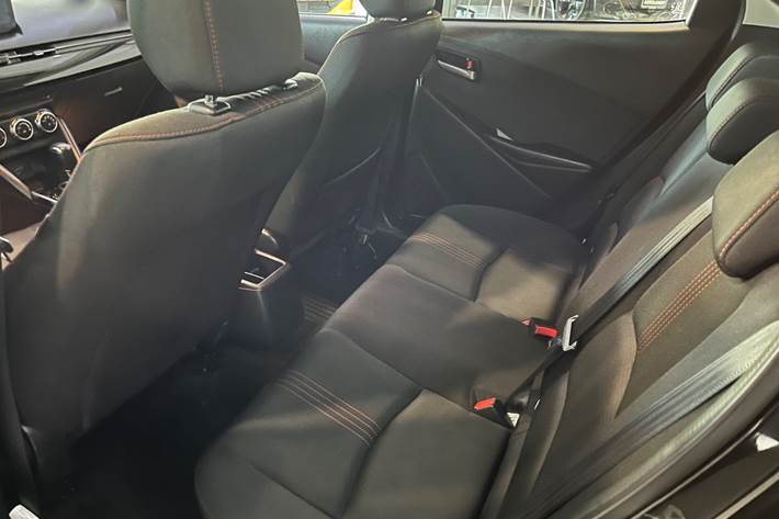 Sort Mazda 2 fra 2023