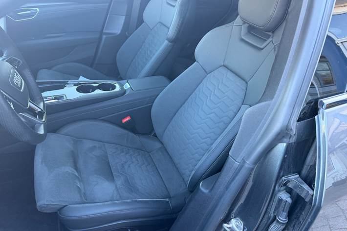 Grå Audi e-tron GT fra 2023