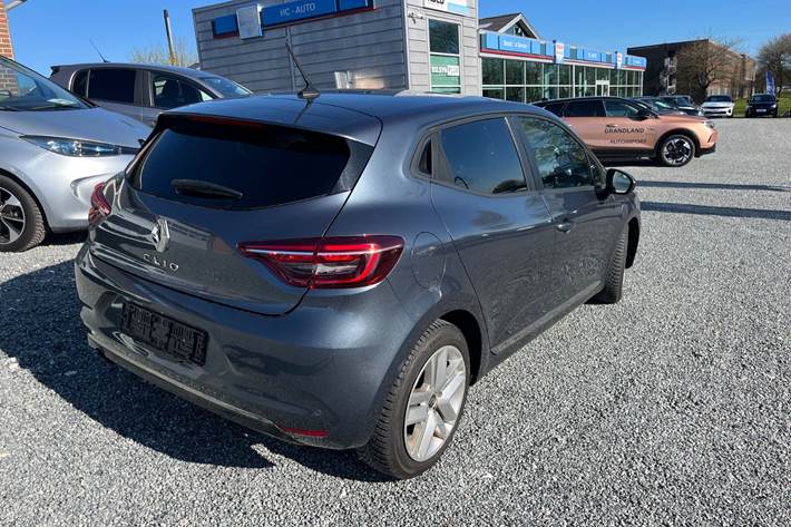 Blå Renault Clio V fra 2020