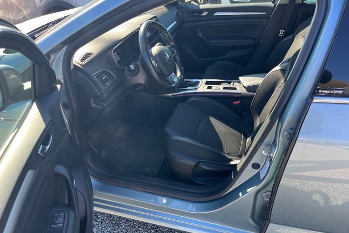 Sølv Renault Megane IV fra 2021