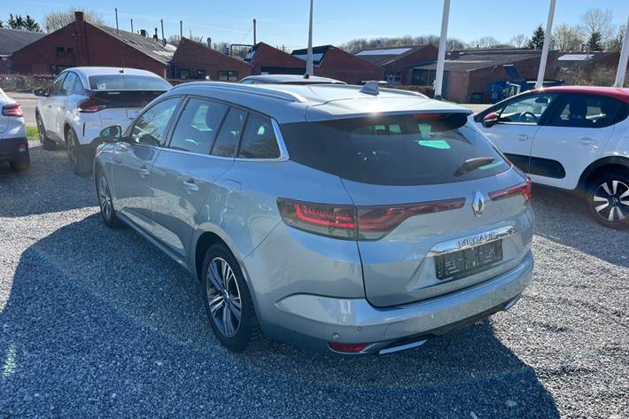 Sølv Renault Megane IV fra 2021