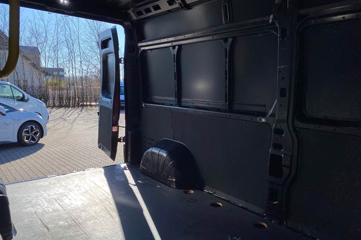 Sort Opel Movano 35 fra 2025 set udefra
