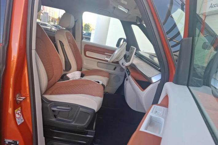 Orange VW ID.Buzz fra 2024