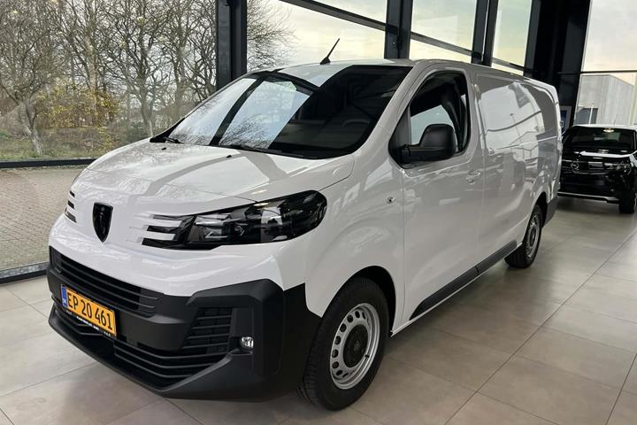 Hvid Peugeot Expert fra 2025 set udefra