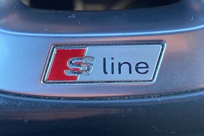 Blå Audi Q5 fra 2017