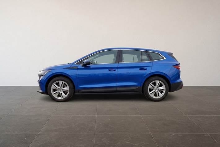 Blå Skoda Enyaq fra 2023