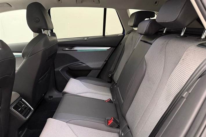 Blå Skoda Enyaq fra 2023