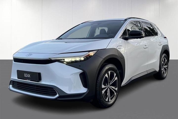 Hvid Toyota BZ4X fra 2025 set udefra