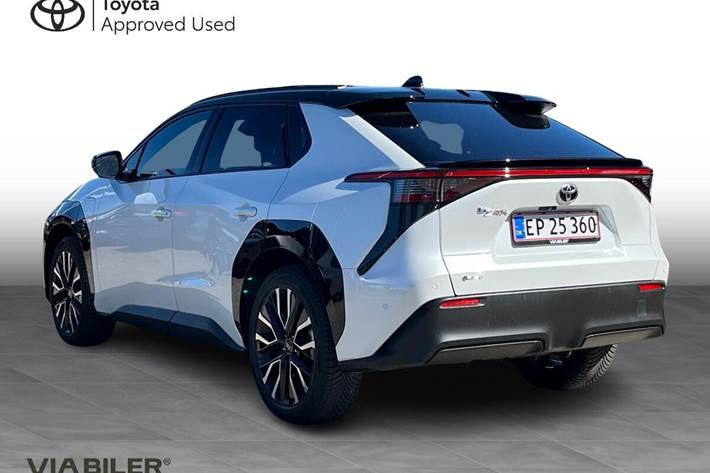 Hvid Toyota BZ4X fra 2026