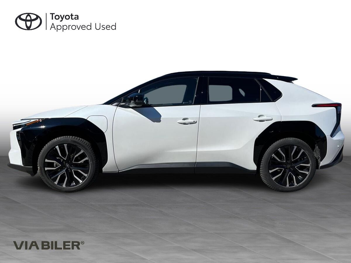 Hvid Toyota BZ4X fra 2026