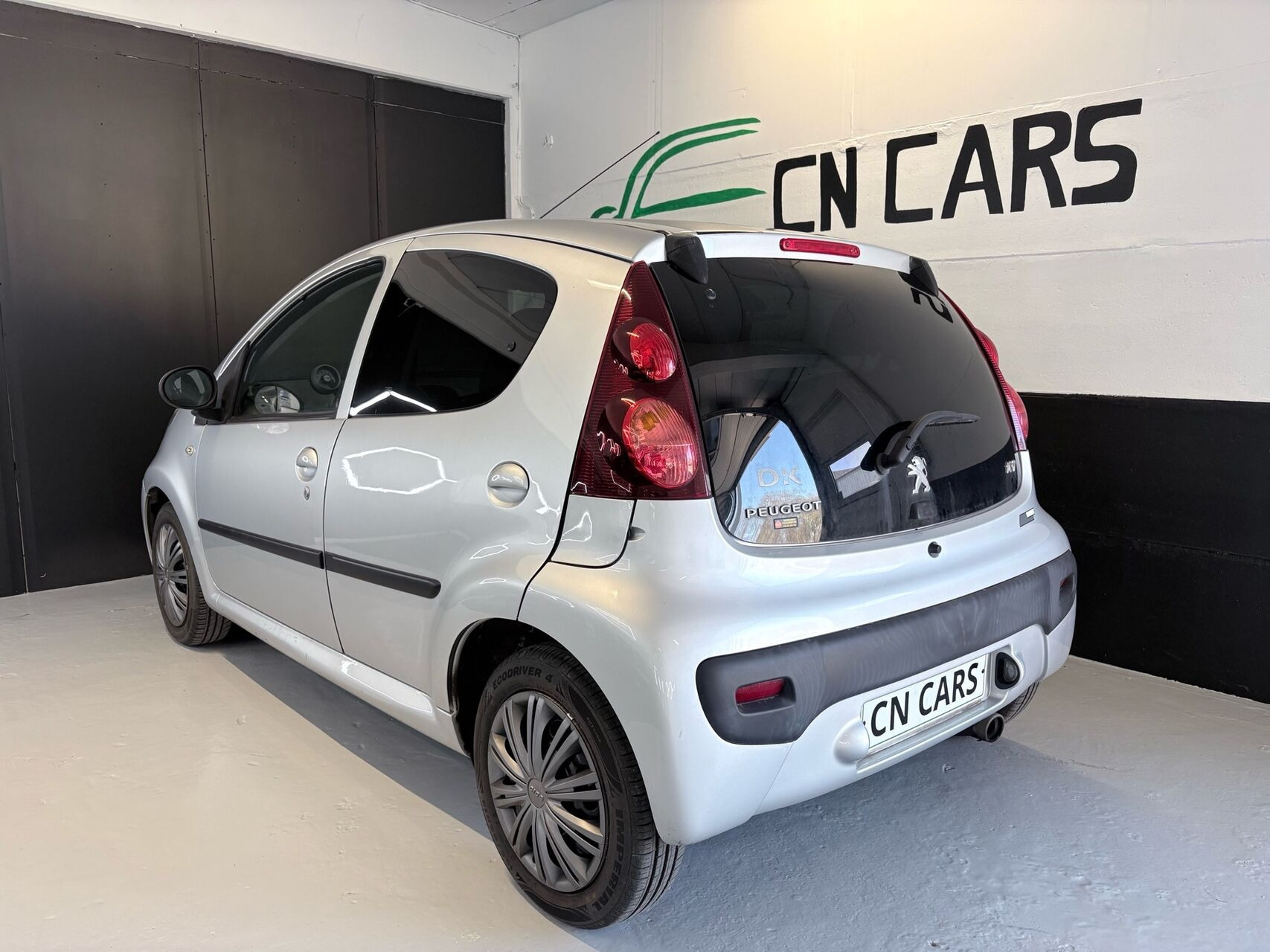 Sølv Peugeot 107 fra 2012