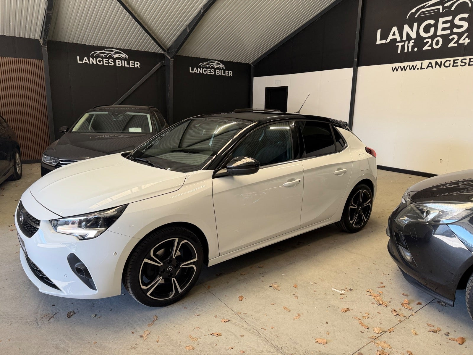 Hvid Opel Corsa fra 2023