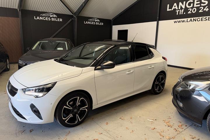 Hvid Opel Corsa fra 2023