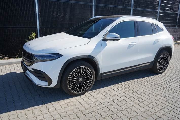Hvid Mercedes EQA250 fra 2023