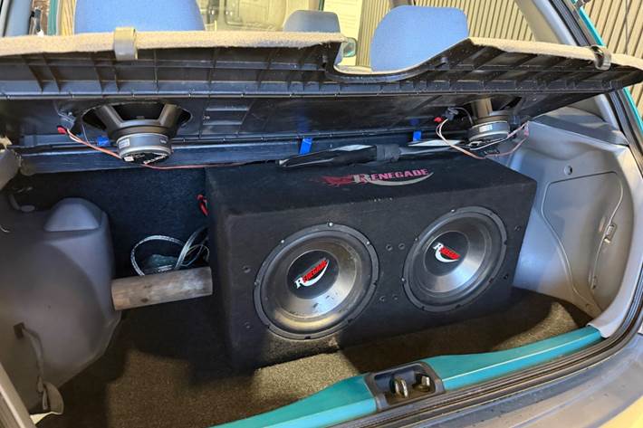 Grøn Toyota Starlet fra 1998