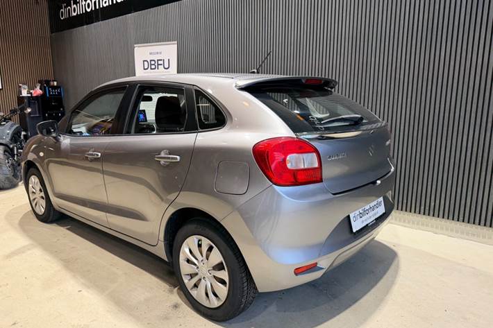 Sølv Suzuki Baleno fra 2016