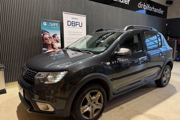 Grå Dacia Sandero Stepway fra 2017