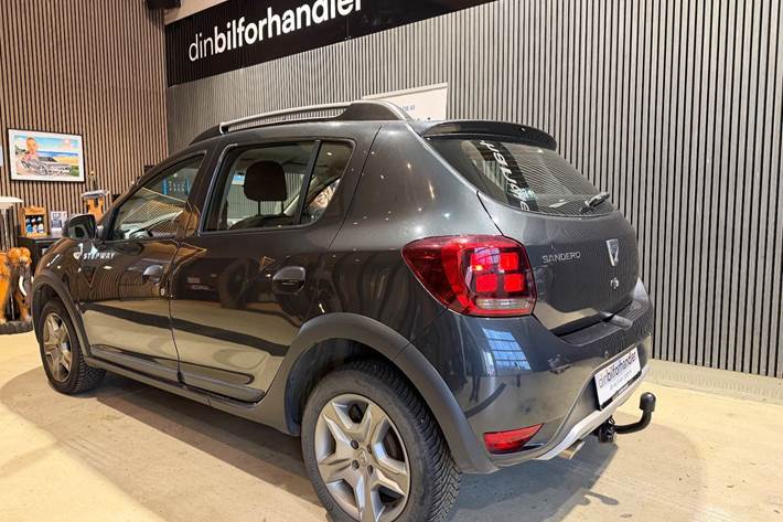 Grå Dacia Sandero Stepway fra 2017