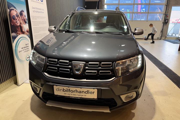 Grå Dacia Sandero Stepway fra 2017