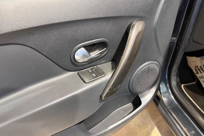 Grå Dacia Sandero Stepway fra 2017