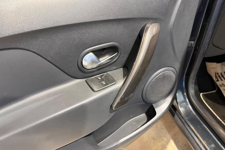 Grå Dacia Sandero Stepway fra 2017