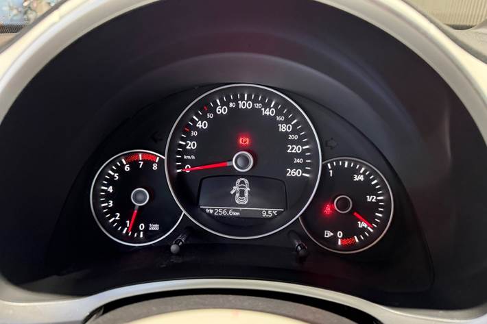 Hvid VW The Beetle fra 2012