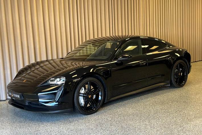 Sort Porsche Taycan fra 2022