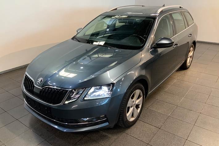 Grå Skoda Octavia fra 2018