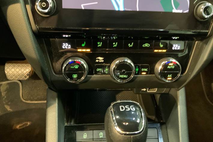 Grå Skoda Octavia fra 2018