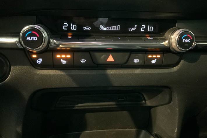 Rød Mazda CX-30 fra 2019