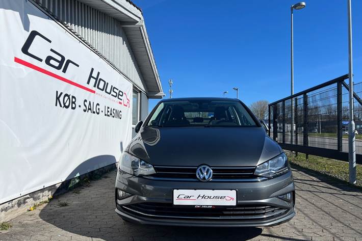 Grå VW Golf Sportsvan fra 2018