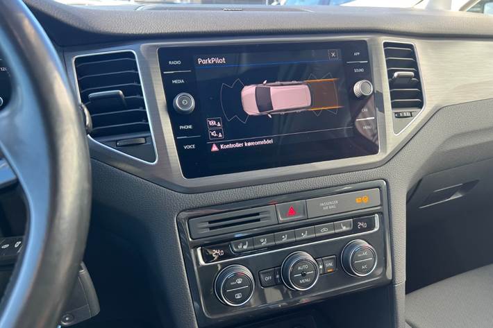 Grå VW Golf Sportsvan fra 2018