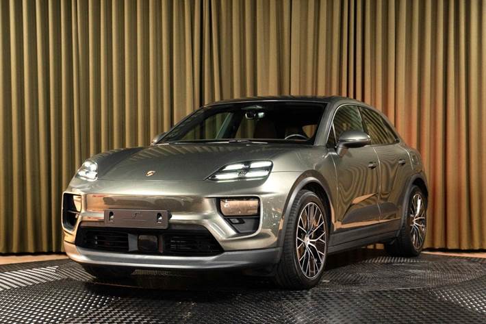 Grøn Porsche Macan 4 fra 2024