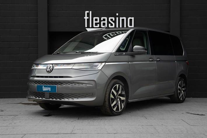 Grå VW Multivan fra 2023